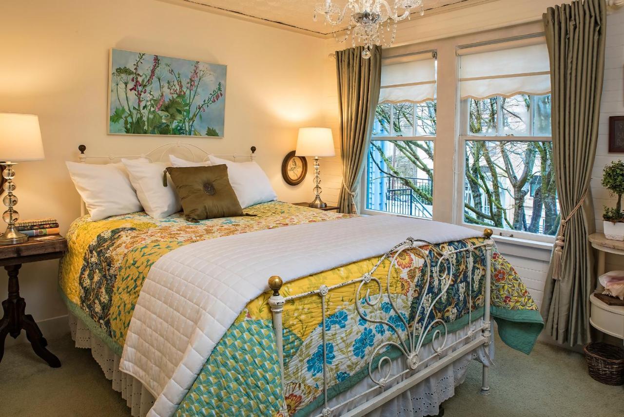 Clementine'S Guest House & Vacation Rentals Astoria Bagian luar foto