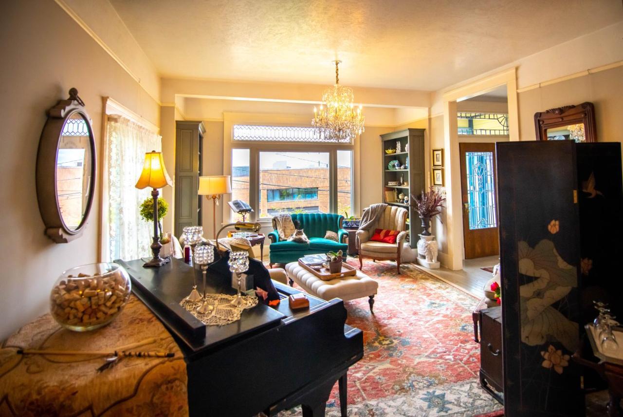 Clementine'S Guest House & Vacation Rentals Astoria Bagian luar foto