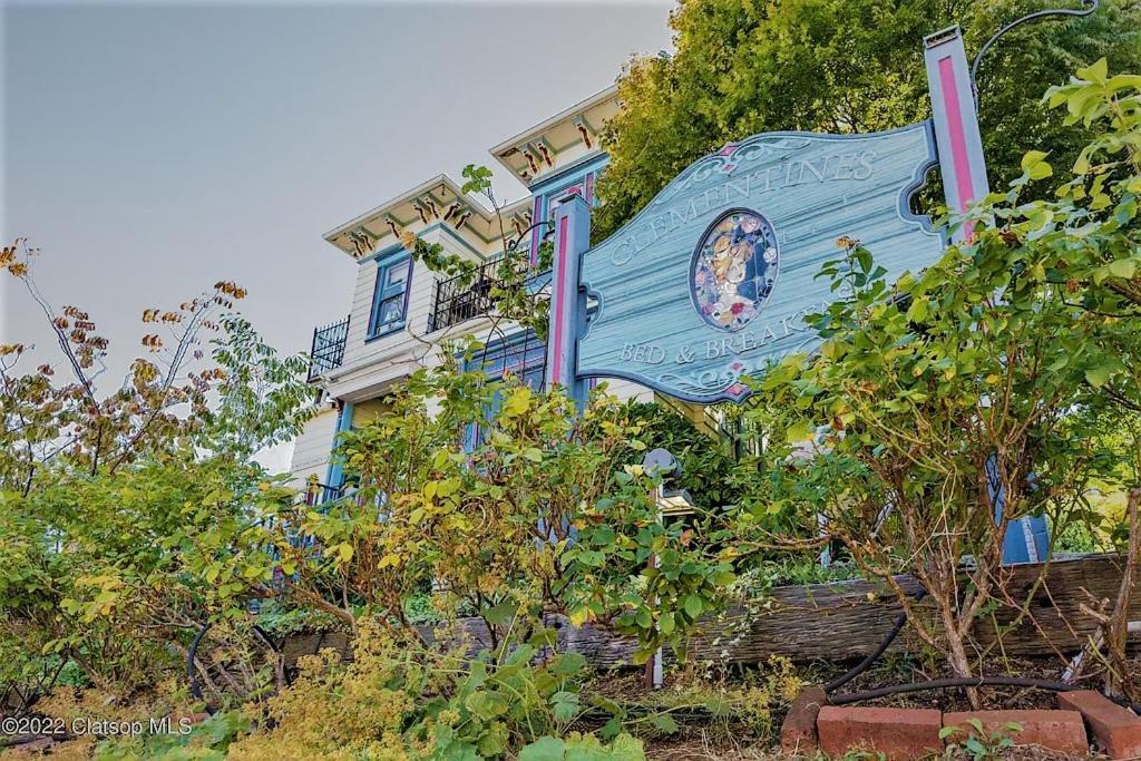 Clementine'S Guest House & Vacation Rentals Astoria Bagian luar foto