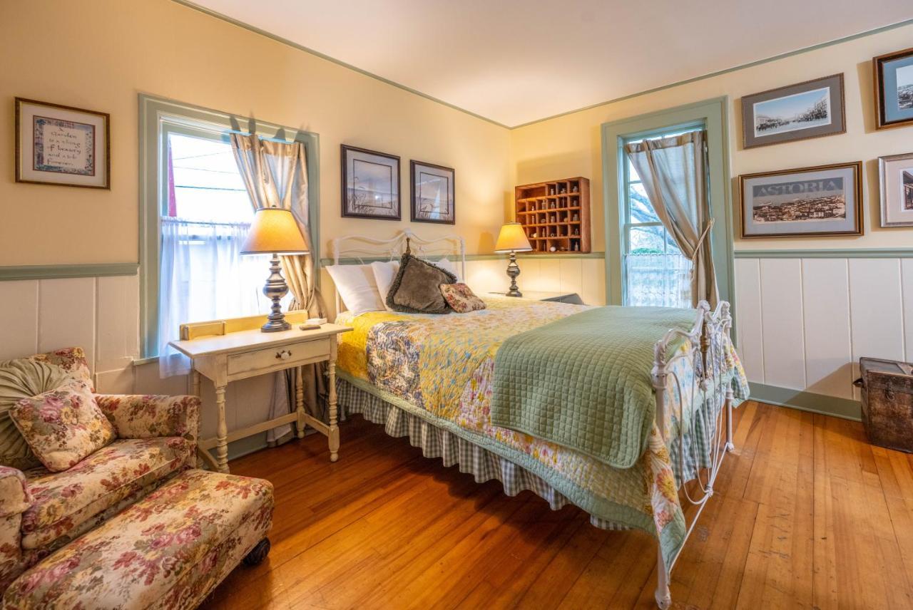 Clementine'S Guest House & Vacation Rentals Astoria Bagian luar foto